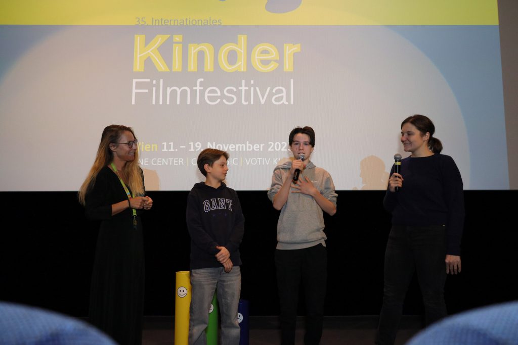 Moderatorin Ines Wagner mit unseren Festivalgästen Tom Brenton und Fabian Šetlík (Große Träume)